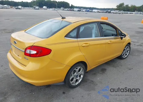 2013 Ford Fiesta Titanium z USA, uszkodzony, nr VIN 3FADP4CJ0DM154144